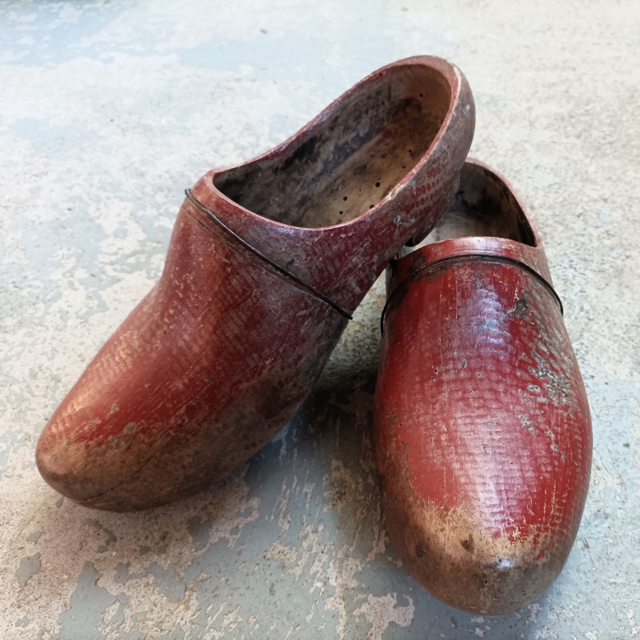 Vintage red wooden Clogs  (5).jpg